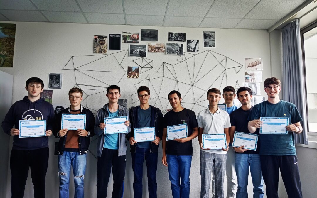 Deux groupes de Terminale du lycée 2nd et 3ème lauréats régionaux du concours Bulles de Mémoire de l’ONaCVG